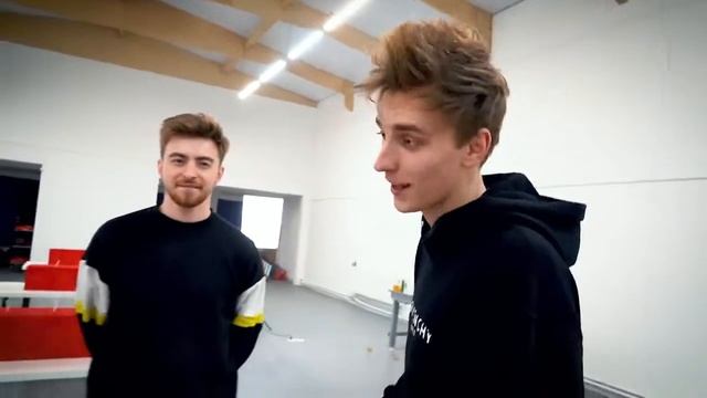 ВЫБЕРИ ПРАВИЛЬНУЮ ТРУБОЧКУ, ЧТОБЫ ВЫЖИТЬ! смотреть онлайн