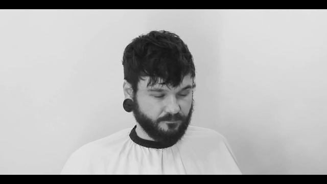 CROP HAIRCUT MEN | Мужская Стрижка Кроп FRISOR BARBER SHOWS HOW TO CREATE CREATIVE MEN'S HAIRCUT смотреть онлайн