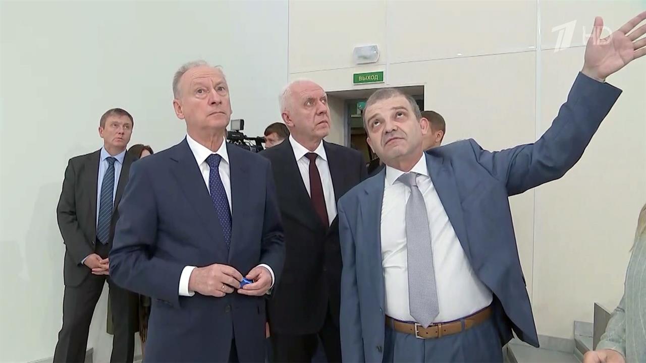 Секретарь Совбеза РФ Николай Патрушев посетил в Санкт-Петербурге знаменитую "корабелку"