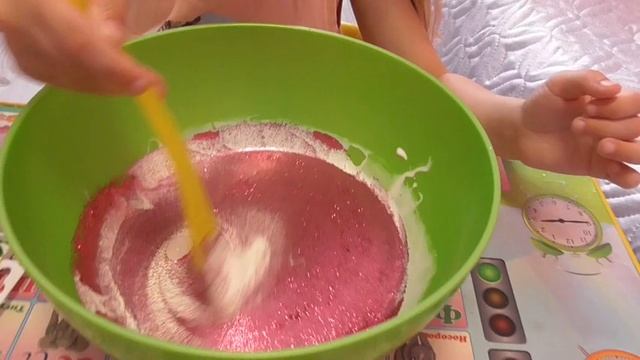 Милана решила сделать Слайм! Что же у неё получилось! Slime... Slime... Slime... смотреть онлайн