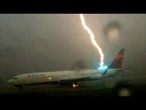 ЧТО БУДЕТ ЕСЛИ В САМОЛЕТ ПОПАДЕТ МОЛНИЯ