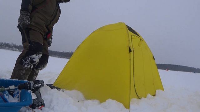 Рыбалка в глухозимье на можайском водохранилище. Ловим плотву, готовим на льду.