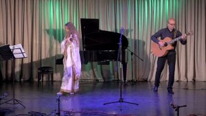 Певица Вероника - В горнице моей светло (Гитара Анатолий Ядрышников)