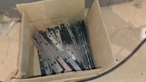 Рабочий момент: отделка потолков кровли в бане планкеном из лиственницы.