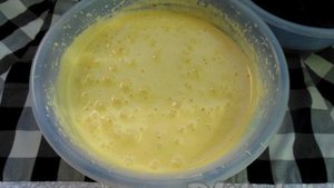 Шарлотка с черносливом