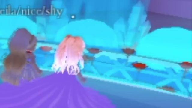 So I pretend to be a BOY in Royale High and THIS happened... смотреть онлайн