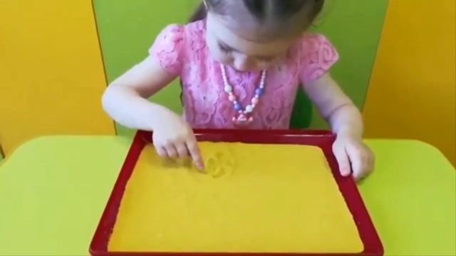 Рисование для детей на манной крупе ! #BerryKids смотреть онлайн