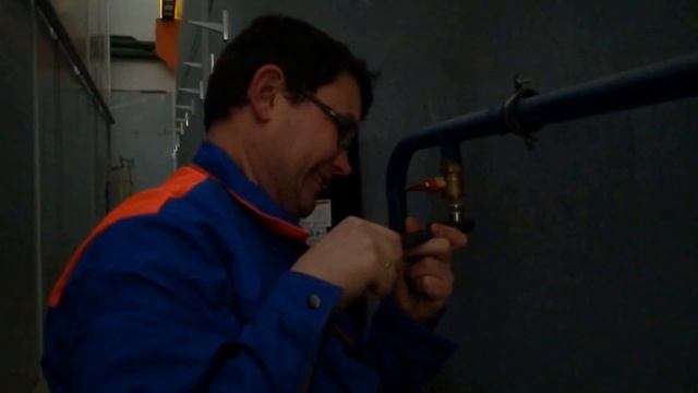 Монтаж дозатора ProMix 2KE Graco. смотреть онлайн