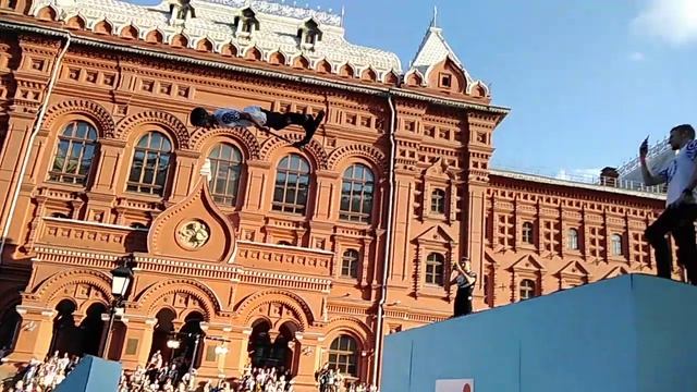 Трюки на самокате. Москва. День города смотреть онлайн