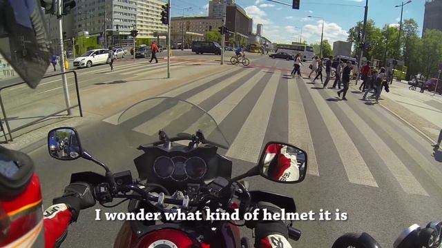 Suzuki V-Strom 1000 meets a BMW R nineT смотреть онлайн