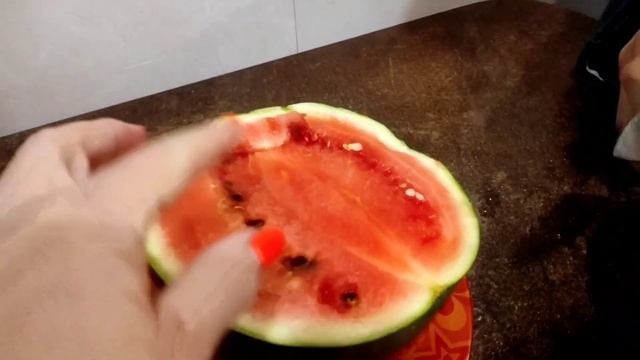 16.09.22.пробуем Арбуз Огонëк и Дыню Нимфа из своей теплицы.. смотреть онлайн