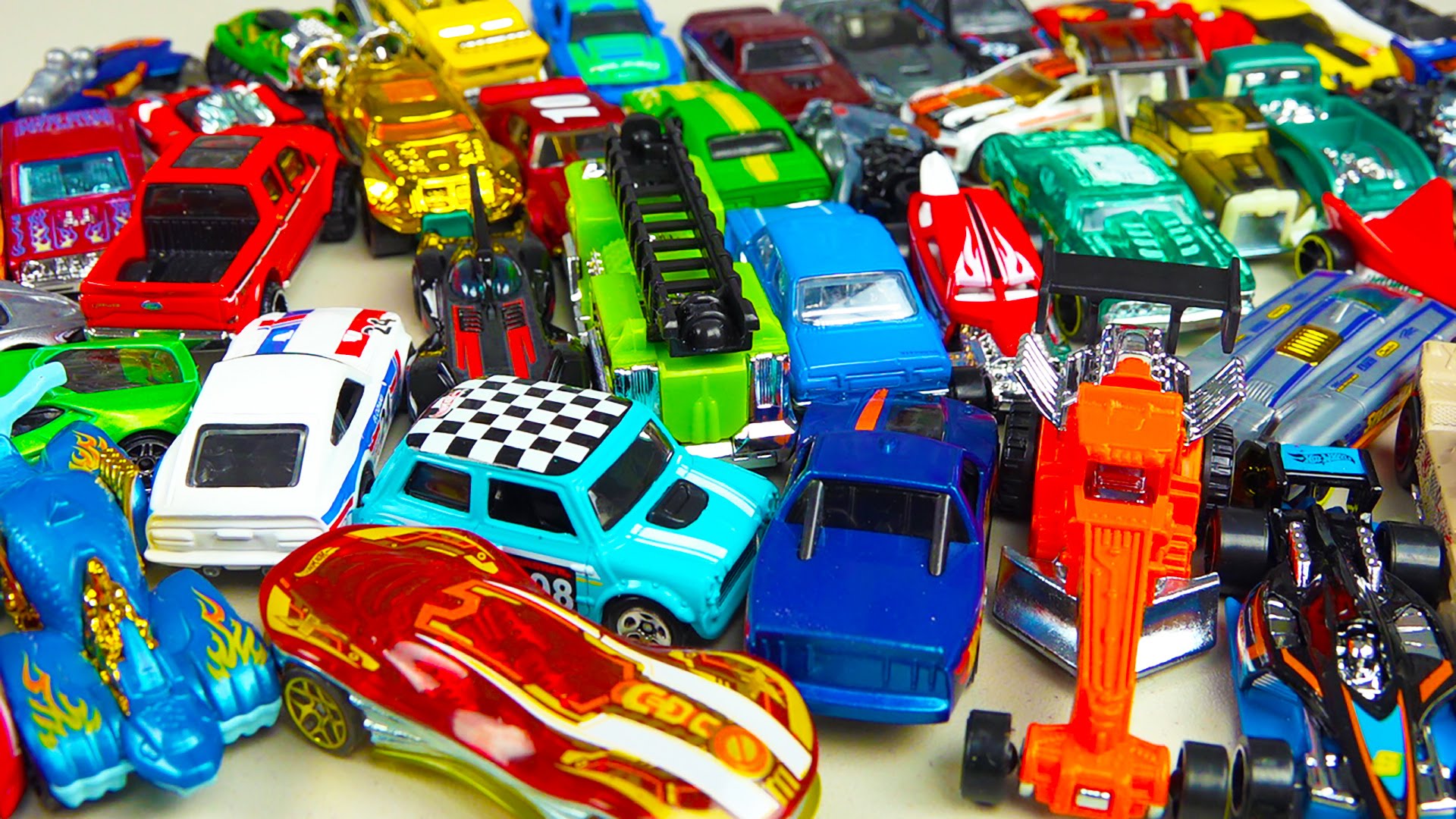 Машинки там всякие. Машинки хот Вилс много много много. Игрушечная машинка. Игрушечные машинки для мальчиков. Детские машинки игрушки.