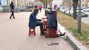 Кирилл Костюковский. Уличный музыкант, украинский композитор. Киев, октябрь, 2018