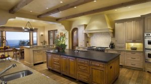 Фасады, фартук, пол — как сочетать материалы на кухне.