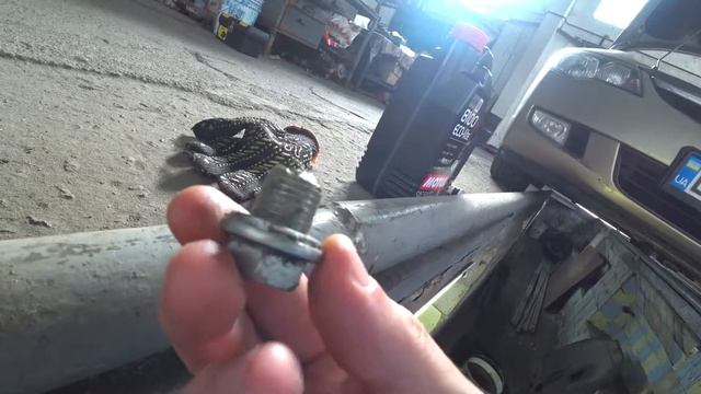 Замена масла в двигателе honda civic 8 4d, сорвана резьба сливной пробки