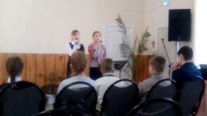 Дети поют песни о боге