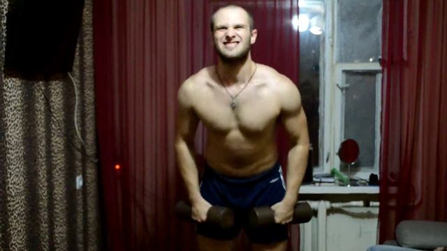 Тренируем ПЛЕЧИ дома. Разводка с гантелями. смотреть онлайн