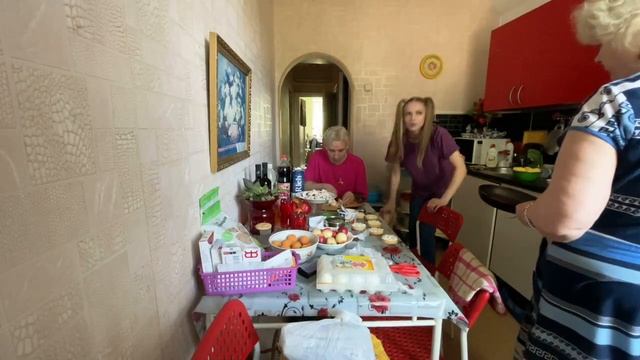 АНДРЕЙ ПОМОГАЕТ СОНЕ ГОТОВИТЬ ЕДУ - Follentass, RudySayuki смотреть онлайн