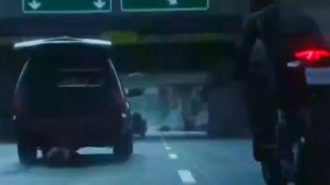 Детпул нападает на конвой наёмников Аякса на автомагистрали.Детпул.18+.2016.