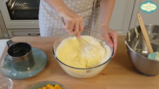 ТВОРОЖНАЯ ШАРЛОТКА С АБРИКОСАМИ/ Нежнейшее суфле и ароматный фрукт/ Рецепты Джулии?