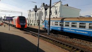 "Ласточка" Москва - Минск проходит станцию Борисов. Электропоезд ЭР9т-700 имени "Николая Чепика"