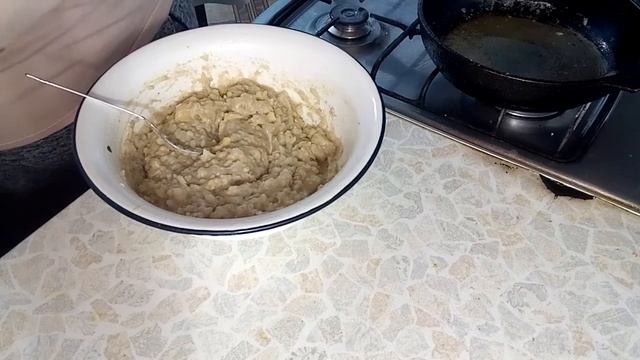 Оладьи  из картофельного пюре с репчатым луком просто не оторваться,заменят пирожки с картошкой