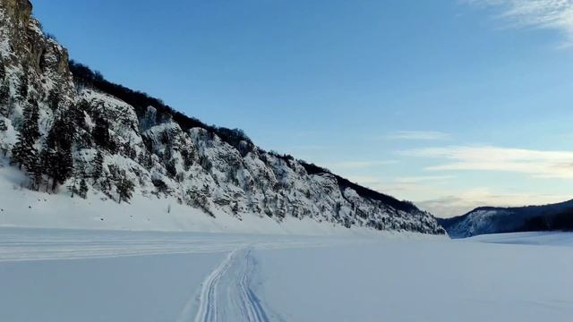 Заброшенная лесная изба, Скала вождей и Чертов палец. Юмагузинское вдх., по лесу на снегоходах. смотреть онлайн