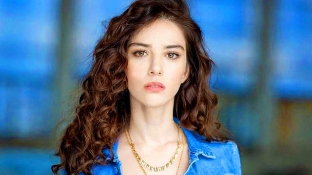 Kaan Yıldırım e Özge Gürel si sono uniti per la nuova serie смотреть онлайн