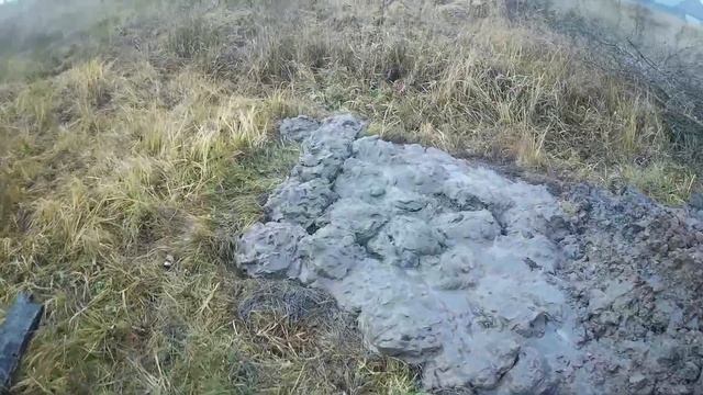 копаем колодец в болоте .кольца висят.начинаются обвалы смотреть онлайн