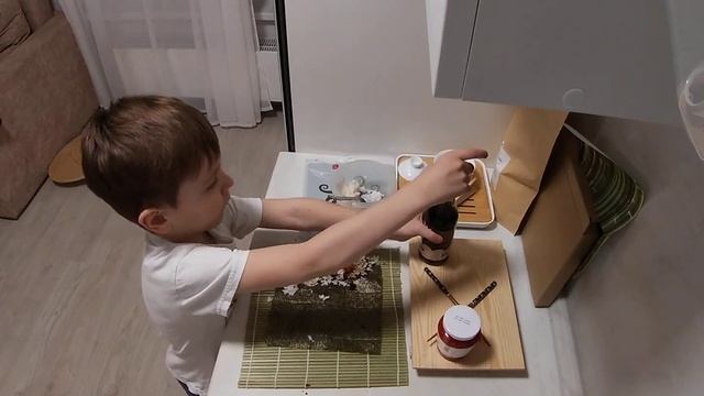 Видеорецепт "Суши без рыбы"