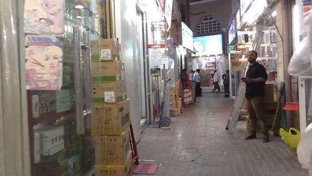 Тур в ОАЭ: Дубай. Часть 16 “ Дешевый восточный рынок” торговый арабский район недорогие магазины смотреть онлайн