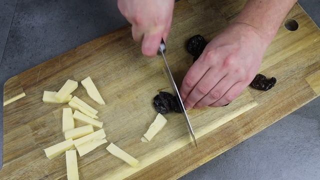 Куриные рулетики из куриного филе с беконом и сыром смотреть онлайн