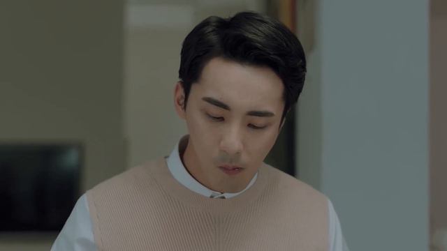 🥂速看EP04 | 霸道總裁知道了灰姑娘的真實身份邀請她一起參加婚宴。【羅密歐方程式 TwoSoulsInOne】 смотреть онлайн