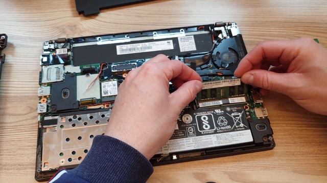 Lenovo #ThinkPad X260 RAM Upgrade (4K60FPS) смотреть онлайн