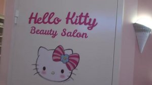 Милане делают маникюр ! Салон Красоты Hello Kitty. Milana Like