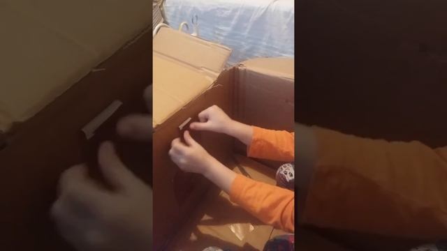 Строим домик для кукол из коробки . часть 1 смотреть онлайн