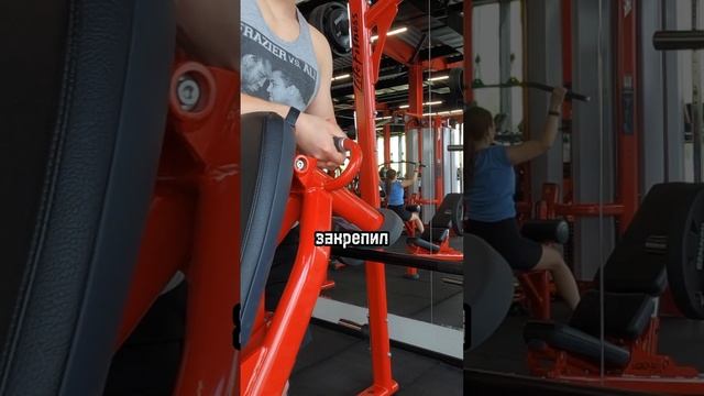 Как делать тягу гантелей на скамье #фитнесдома #спортдома #тренировкидома #домашняятренировка