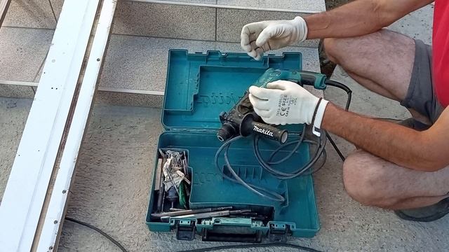 Перфоратор Makita HR 2470