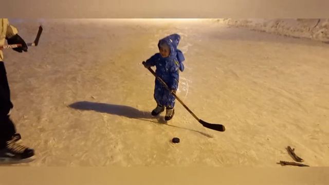 Первый раз встал на коньки. 12.12.2021 год.🕺👍 смотреть онлайн