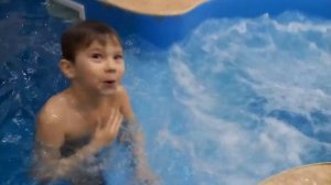 Отдых с детьми в бассейне видео. Лучший бассейн для детей
