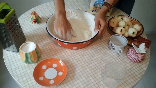 Рогалики с яблоками и корицей Готовим пирожки с яблоками и корицей по бабушкиному рецепту смотреть онлайн