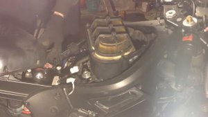 Как снять радиатор на мотоцикле Yamaha R6 2005 (2003-2004) снятие замена радиатора