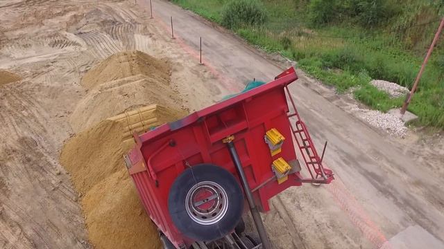 [Drone video] MAN TGS 8x4 unloading