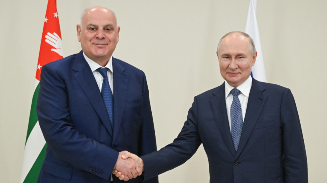 Путин провел встречу с президентом Абхазии