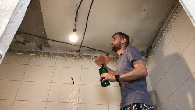 Монтаж направляющего профиля на кафель и керамогранит. Натяжные потолки для начинающих. Выпуск 3 смотреть онлайн