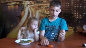 Браслетик из цветных макарон