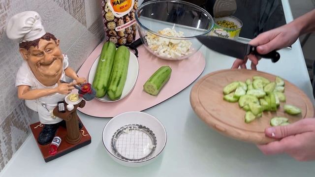 Легкий салат с яйцом, горошком и огурцом. #легкийсалат #салатсгорошком #салатсяйцом