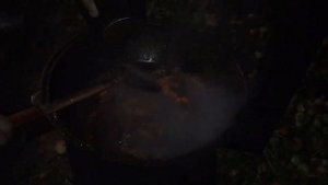Плов из говядины с курдюком в большом казане 22 литра на костре