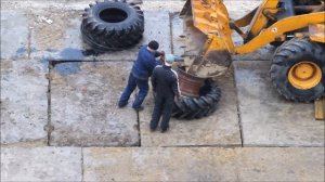 Бортировка колеса экскаватора.