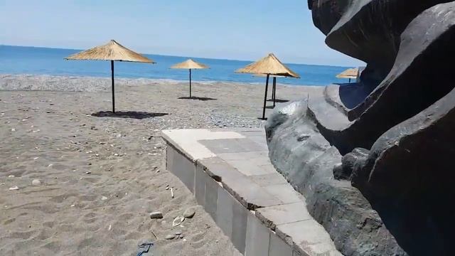 Скульптура Медея в Пицунде. Абхазия Апсны. Мыс, пляж Пицунды